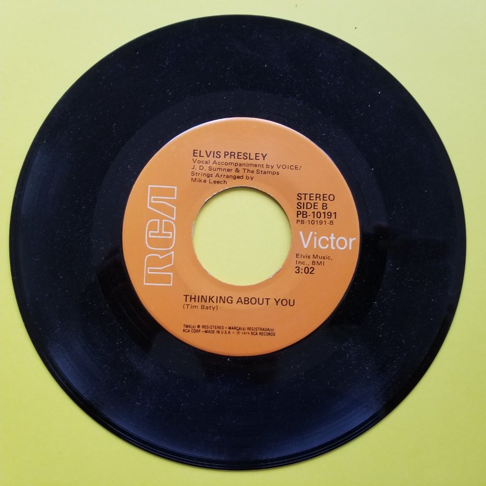 2 Vintage Elvis Presley RCA Vinyl 45rpm Music Records - Picture 6 of 6